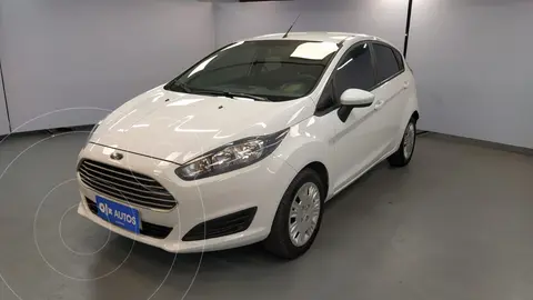 Ford Fiesta Kinetic S usado (2017) color Blanco Oxford financiado en cuotas(anticipo $1.340.000)
