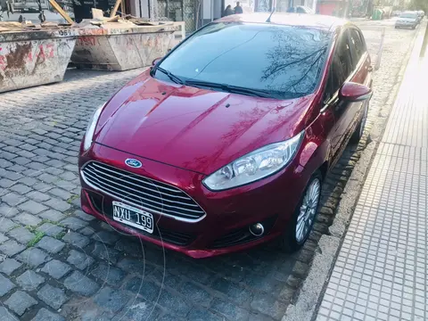 Ford Fiesta Kinetic SE Plus usado (2014) color Rojo Rubi precio u$s9.000