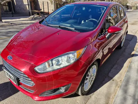 Ford Fiesta Kinetic Titanium usado (2014) color Rojo Volcanico precio $13.000.000