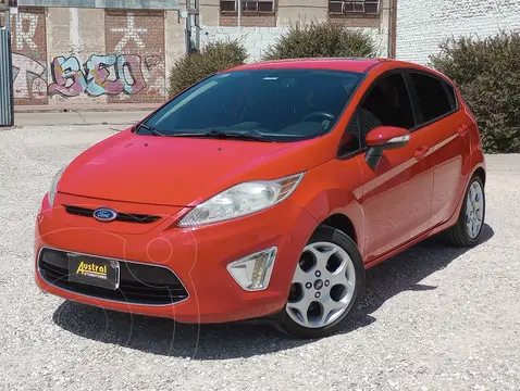 Ford Fiesta Kinetic Titanium usado (2012) color Rojo financiado en cuotas(anticipo $8.500.000)