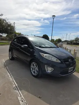 Ford Fiesta Kinetic Titanium usado (2011) color Negro Perla precio $11.800.000