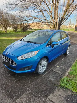 Ford Fiesta Kinetic Titanium Powershift usado (2015) color Azul Mediterraneo precio $14.500.000