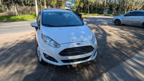 Ford Fiesta Kinetic Titanium usado (2017) color Blanco Oxford precio $17.500.000