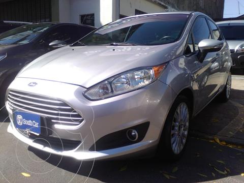 foto Ford Fiesta Kinetic Titanium Powershift usado (2014) color Gris Claro precio $1.190.000
