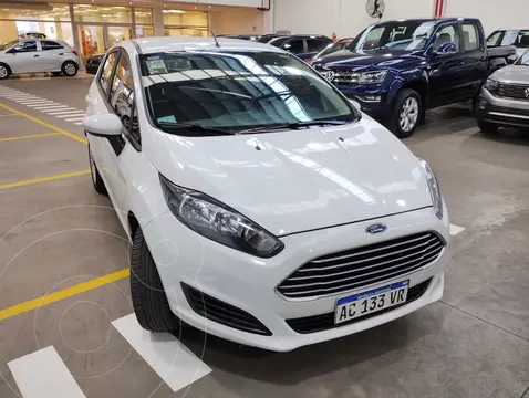 Ford Fiesta Kinetic S usado (2017) color Blanco precio $14.500.000