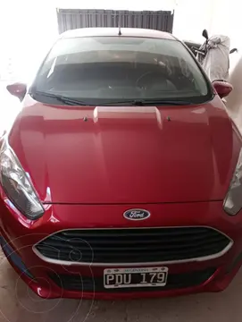 Ford Fiesta Kinetic S usado (2015) color Rojo Rubi precio $12.500.000