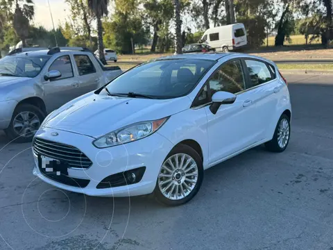 Ford Fiesta Kinetic Titanium usado (2015) color Blanco precio u$s12.700