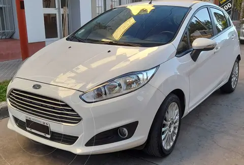 Ford Fiesta Kinetic SE usado (2015) color Blanco precio $12.500.000