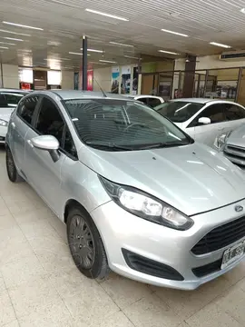 Ford Fiesta Kinetic S usado (2015) color Plata Estelar precio $14.500.000