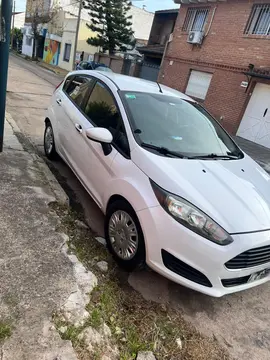 Ford Fiesta Kinetic S Plus usado (2015) color Blanco precio u$s9.800