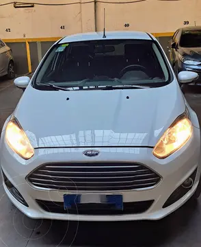 Ford Fiesta Kinetic SE usado (2017) color Blanco precio u$s10.000
