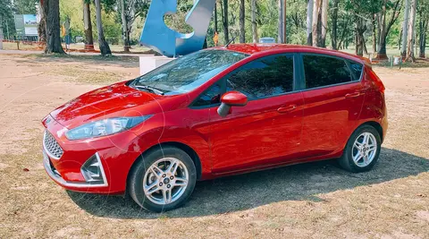 Ford Fiesta Kinetic S Plus usado (2018) color Rojo Rubi precio $3.800.000