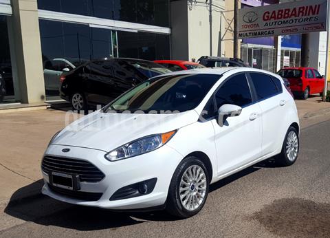 foto Ford Fiesta Kinetic Titanium Powershift usado (2015) color Blanco precio $1.300.000