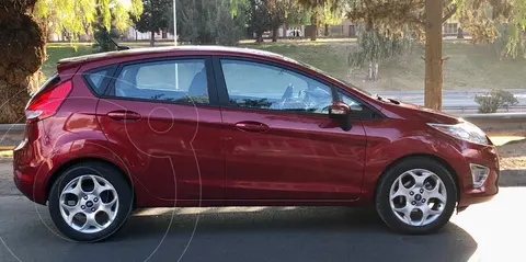 Ford Fiesta Kinetic Titanium usado (2013) color Rojo Rubi precio u$s8.000
