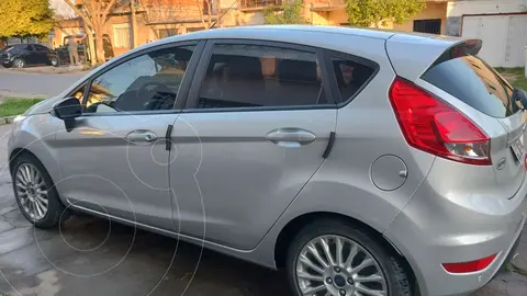 Ford Fiesta Kinetic SE usado (2015) color Gris precio $16.000.000