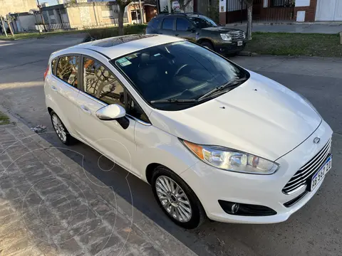 Ford Fiesta Kinetic Titanium usado (2017) color Blanco Oxford precio $17.500.000