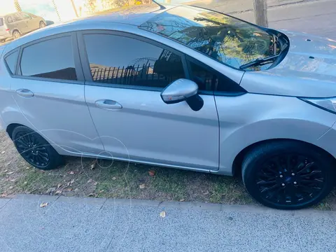 Ford Fiesta Kinetic SE usado (2017) color Gris precio u$s12.000