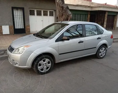 Ford Fiesta Max Ambiente usado (2007) color Gris precio $8.200.000