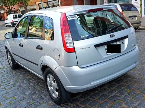 Ford Fiesta One Ambiente Plus usado (2011) color Plata Metalico precio u$s4.900