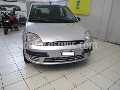 foto Ford Fiesta One Edge Plus usado (2004) color Gris Claro precio $500.000