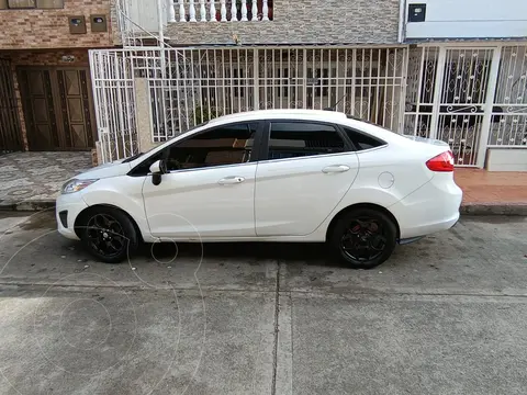 Ford Fiesta Sedan SE Sportback Aut usado (2011) color Blanco Oxford precio $23.000.000