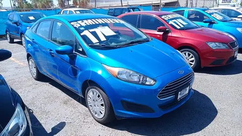 Ford Fiesta Sedan SE Aut usado (2017) color Azul Electrico precio $215,000