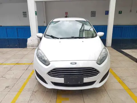 Ford Fiesta Sedan SE usado (2015) color Blanco Oxford precio $155,000