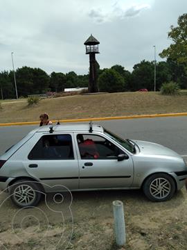 Ford Fiesta 5P CLX 1.8 DSL Full usado (2001) color Gris precio $385.000