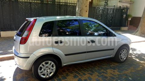 foto Ford Fiesta 5P Ambiente Plus usado (2003) color Gris precio $330.000