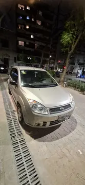 Ford Fiesta  5P Ambiente Plus usado (2007) color Beige precio $8.500.000