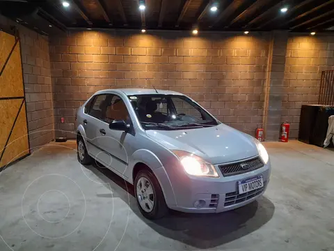 Ford Fiesta  4P Max Ambiente (LN) usado (2007) color Gris Plata  precio $9.000.000