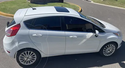 Ford Fiesta  5P Titanium Kinetic Design usado (2015) color Blanco precio u$s11.500