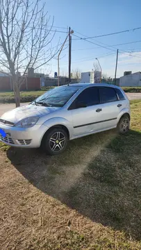 Ford Fiesta  5P Ambiente Plus usado (2006) color Plata precio $6.000.000