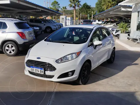 Ford Fiesta FIESTA 1.6 5P TITANIUM L/14 (KD) usado (2017) color Blanco precio $18.200.000