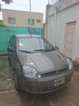 Ford Fiesta  5P Ambiente usado (2003) color Gris precio $6.500.000