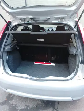 Ford Fiesta  5P Ambiente usado (2010) color Gris precio $10.000.000