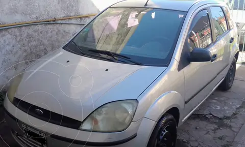 Ford Fiesta  5P Ambiente usado (2005) color Gris precio $8.200.000