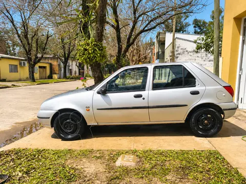 Ford Fiesta  5P CLX 1.4 16v usado (1997) color Gris precio $4.700.000