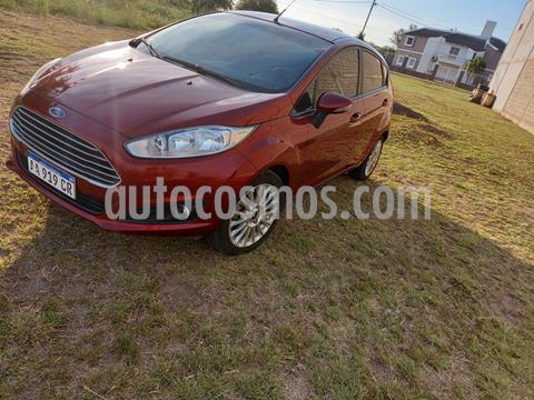 foto Ford Fiesta 5P Titanium Kinetic Design usado (2017) color Rojo precio $1.050.000