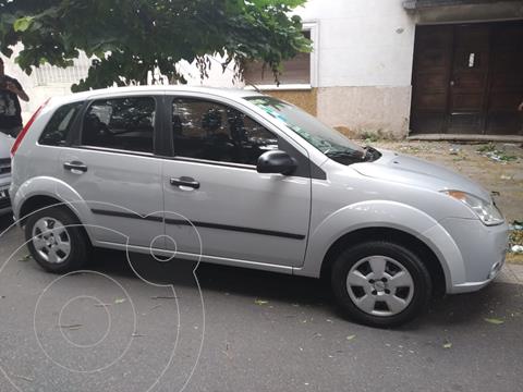 Ford Fiesta 5P Ambiente usado (2008) color Gris precio $450.000