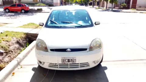Ford Fiesta  5P Edge Plus usado (2004) color Blanco precio $5.800.000