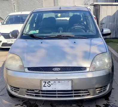 Ford Fiesta Trend 1.6L usado (2006) color Gris precio $2.300.000
