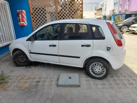 foto Ford Fiesta 1.6L S usado (2003) color Blanco precio $1.500.000