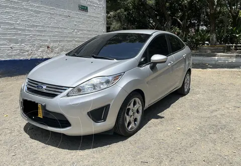 Ford Fiesta SE Aut usado (2012) color Plata Puro precio $32.000.000