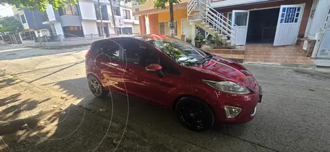 Ford Fiesta 5P usado (2011) color Rojo precio $32.000.000