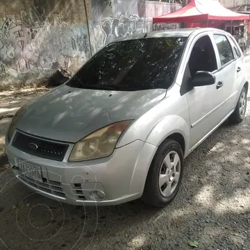 Ford Fiesta 1.6L usado (2010) color Plata precio u$s6.000