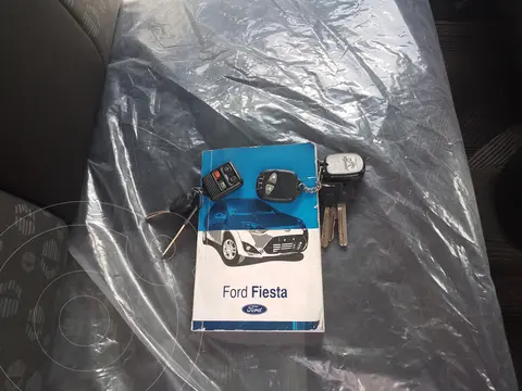 Ford Fiesta Move Aut usado (2011) color Plata Metalico precio u$s6.000