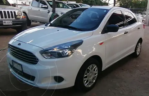 foto Ford Figo Sedán Impulse A/A usado (2017) color Blanco Oxford precio $125,000