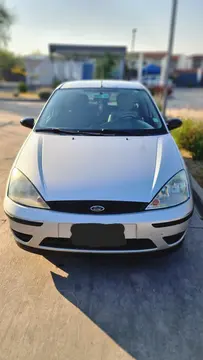 Ford Focus Hatchback CLX 1.6L usado (2009) color Plata precio $3.000.000