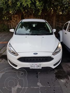 Ford Focus Hatchback SE Appearance Aut usado (2015) color Blanco precio $145,000